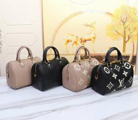Picture of LV Lady Handbags _SKUfw137939068fw